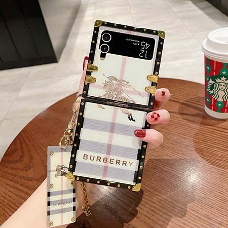 アイフォーン11プロ burberry スマホケース 